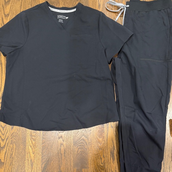 Fabletics Tops - Fabletics Scrub Set
